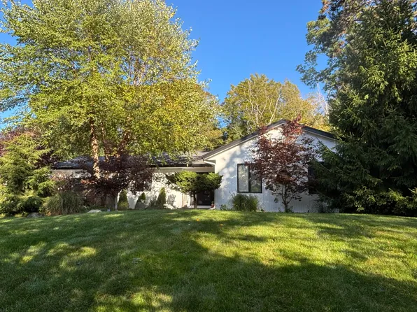 12919 Sikkema Dr, Grand Haven, MI 49417
