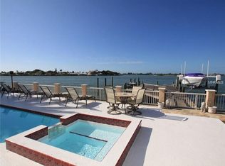 320 Buttonwood Ln, Largo, FL 33770