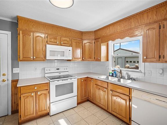 5th image of 287 Holly Ave