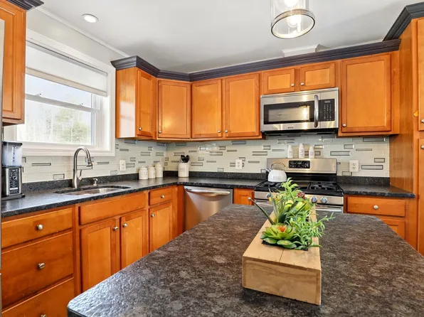 24 Berry Court, Farmington, NH 03835