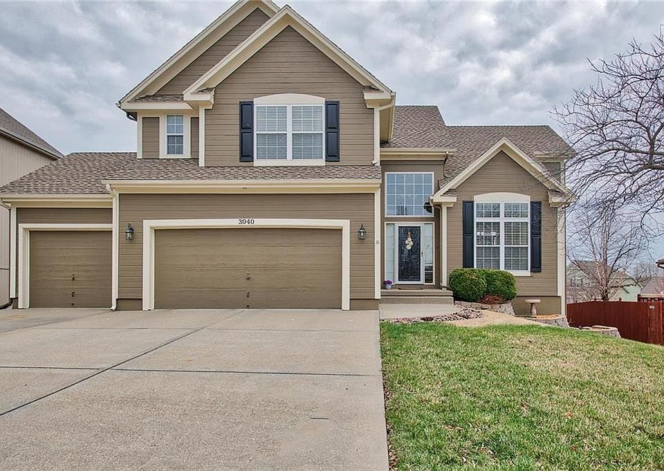 1st image of 3040 SW Saddlewood Dr