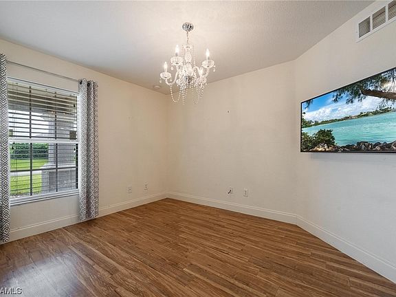 4th image of 919 Chaplin Ave