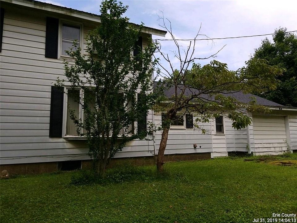 2nd image of 136 E High St