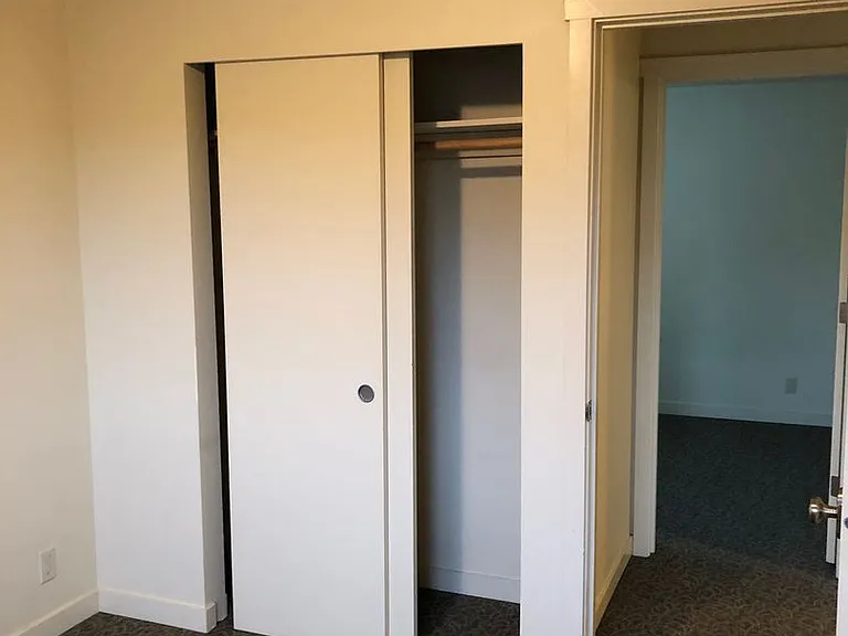 2635 Franklin Ave E — Photo 10