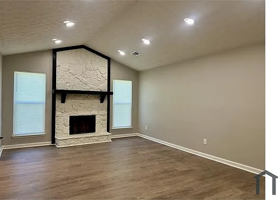 343 Martin Dr — Photo 3