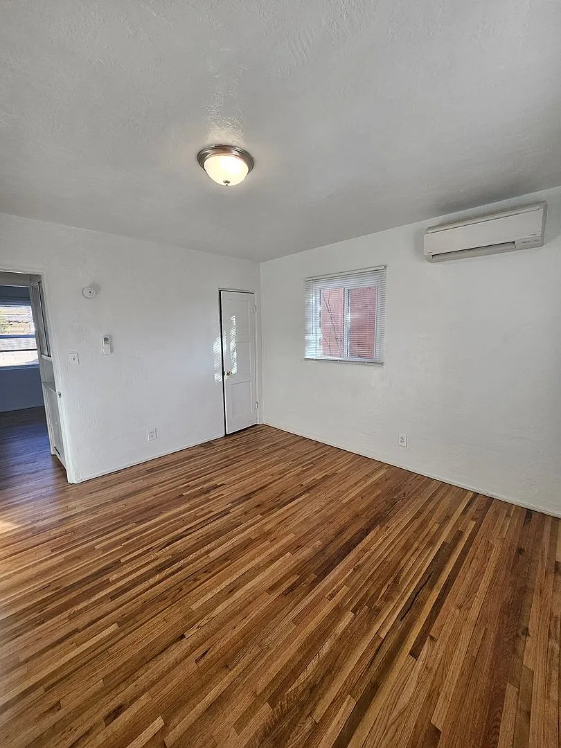 2 Bed 2 Bath, office+ W/D Hook up — Photo 3