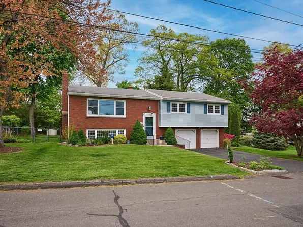 27 Mount Tom Ave, Holyoke, MA 01040