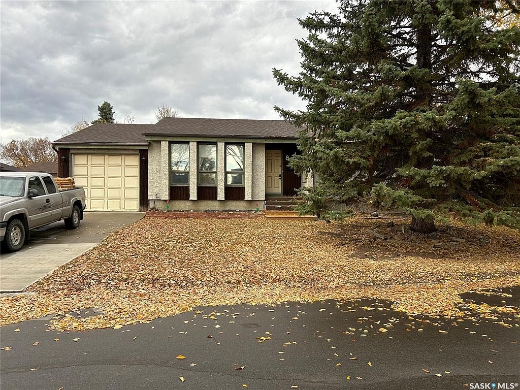 807 Seymour CRESCENT N, Regina, SK S4X 2B6 MLS SK948975 Zillow