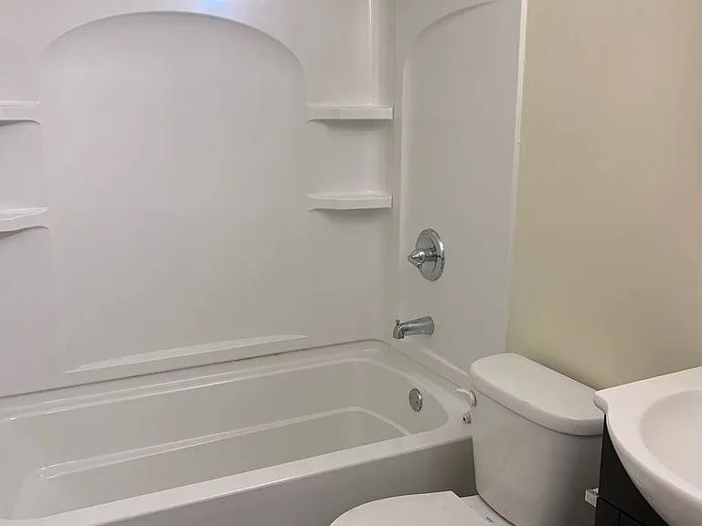 324 Westminster Ave — Photo 15