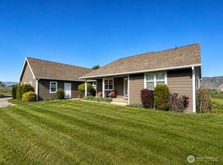 22 Rooster Flats Rd, Oroville, WA 98844