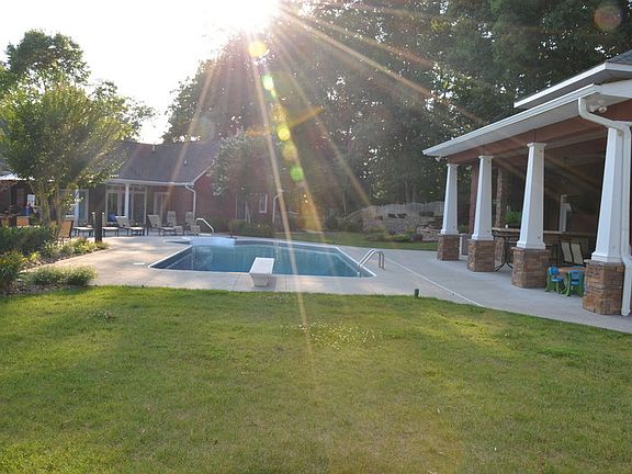 Backyard Paradise : Very Private