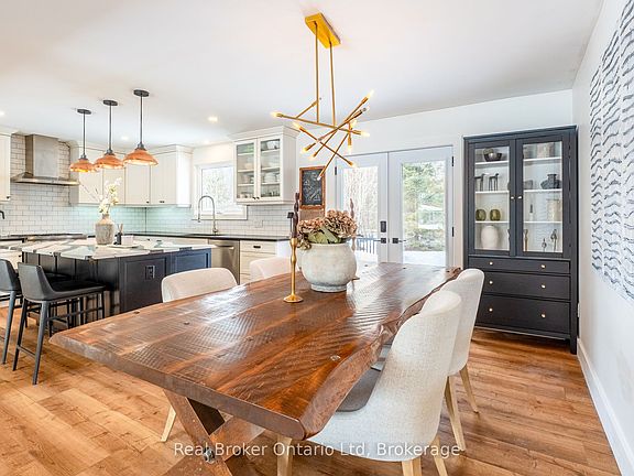 5th image of 3922 Horseshoe Valley Rd W