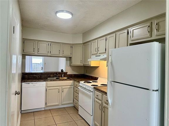 2nd image of 1350 Park Dr #4