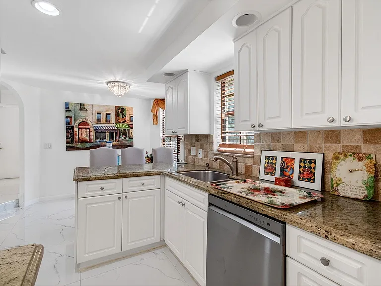 7865 La Mirada Dr — Photo 24