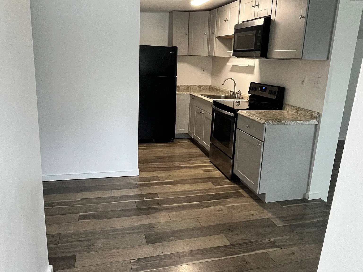 2 bed, 1000 sqft, $1,700 — Photo 2