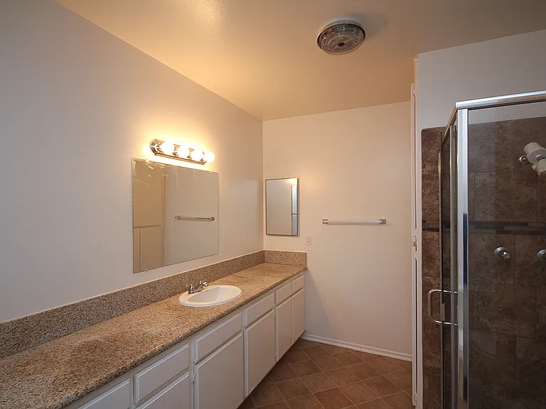 3010 Montrose Ave #28 — Photo 16