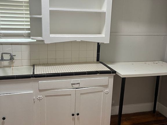4th image of 415 W Elsmere Pl #101