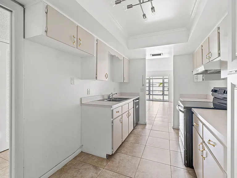 1166 6th Ave #B3 — Photo 6