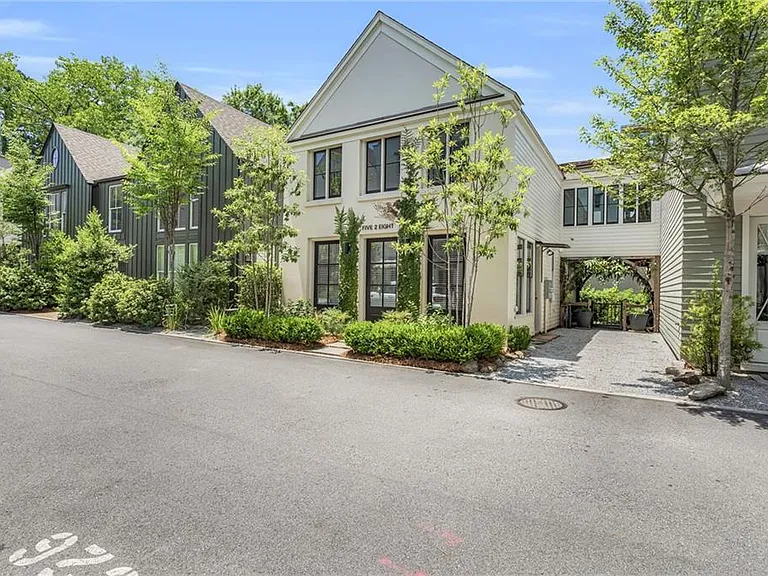 528 Bismark Rd NE — Photo 2