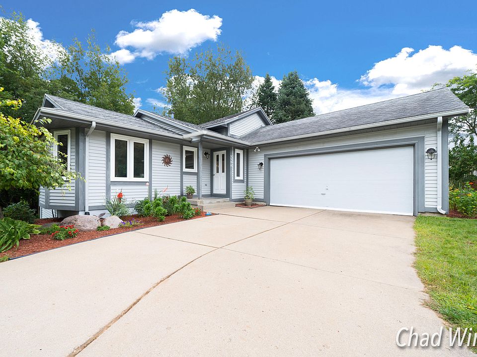 1st image of 5596 Riverlook Dr NE