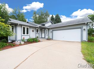 5596 Riverlook Dr NE, Comstock Park, MI 49321