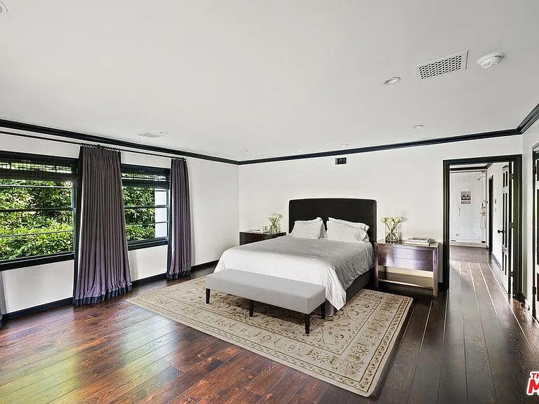 1443 N Doheny Dr — Photo 11
