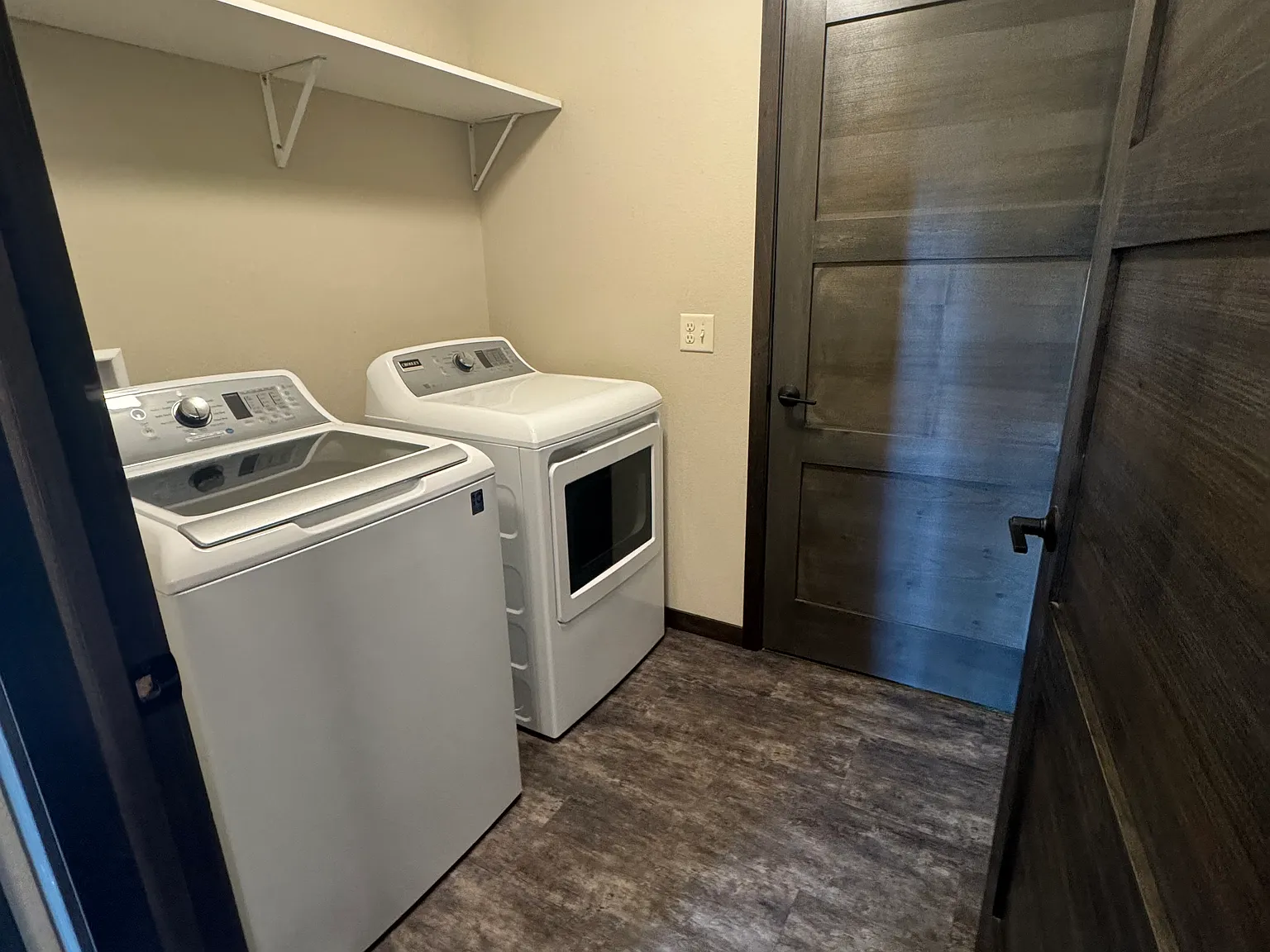 258 Cole Dr — Photo 3