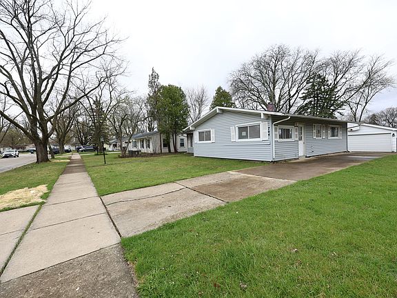 2nd image of 704 Lincolnwood Dr