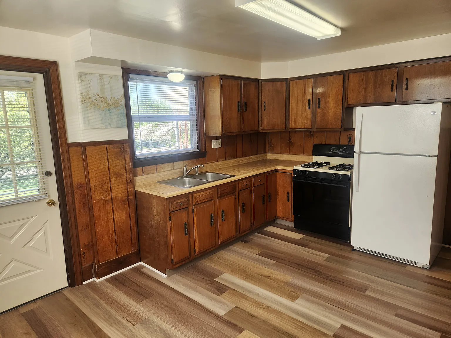 2 bed, 896 sqft, $1,100 — Photo 2