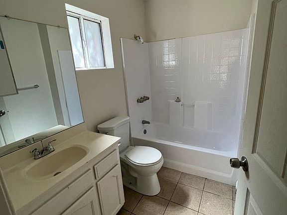 2nd image of 1455 Laurel Ave