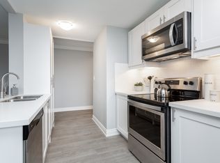 7 Catalina Dr #103, Hamilton, ON L8G 2M4