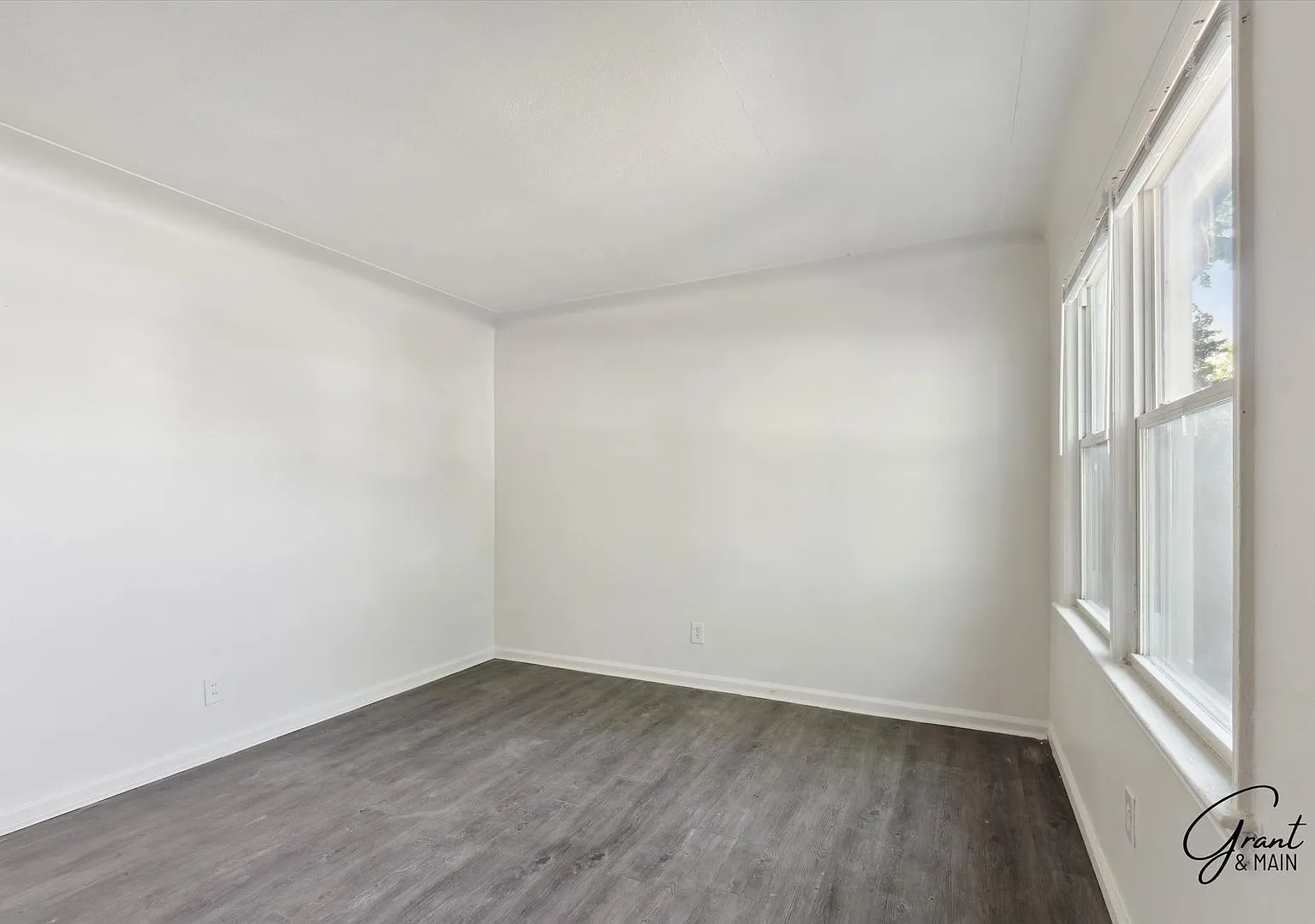 $1200 3 bedroom bungalow — Photo 3
