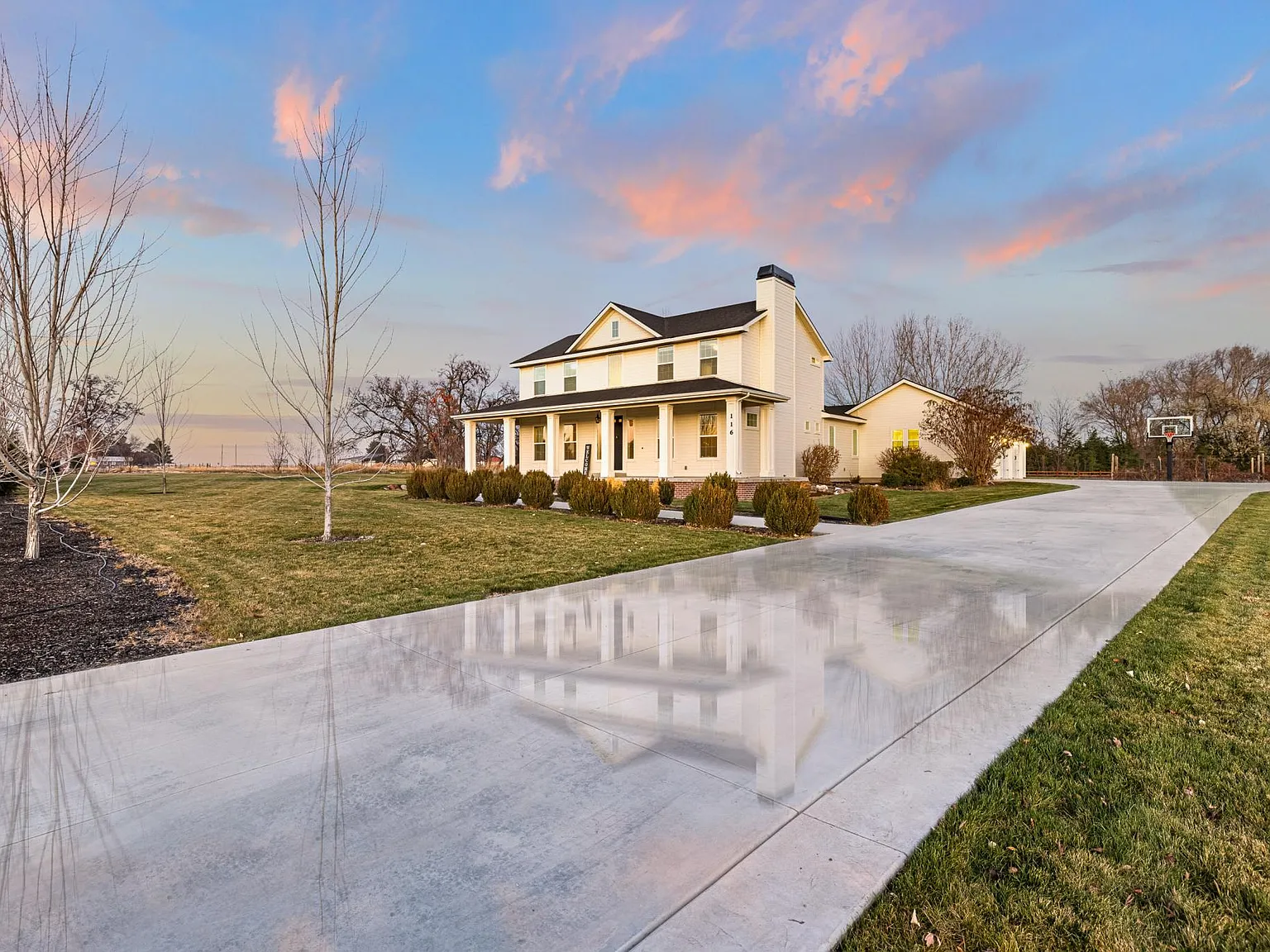 5 bed, 3358 sqft, $6,500 — Photo 3