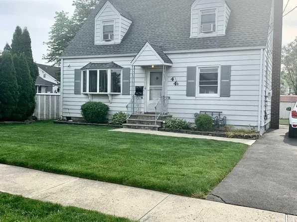 44 Rooney St, Clifton, NJ 07011