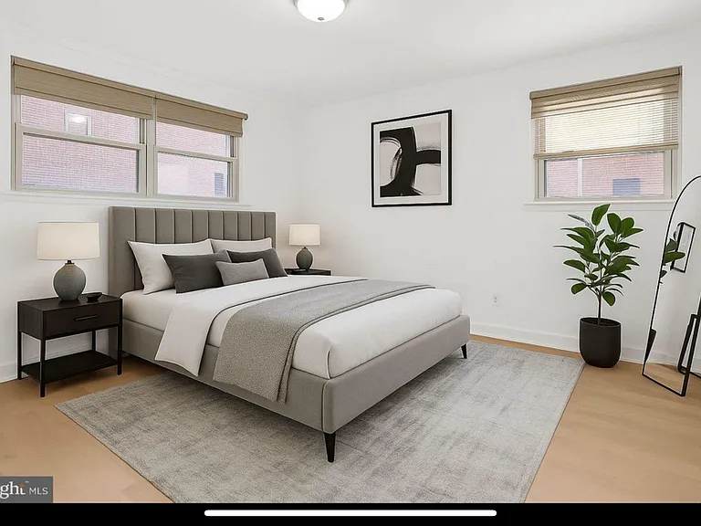 2036 N Woodrow St — Photo 15