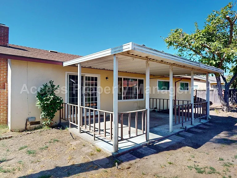 1441 Montclair Dr — Photo 34