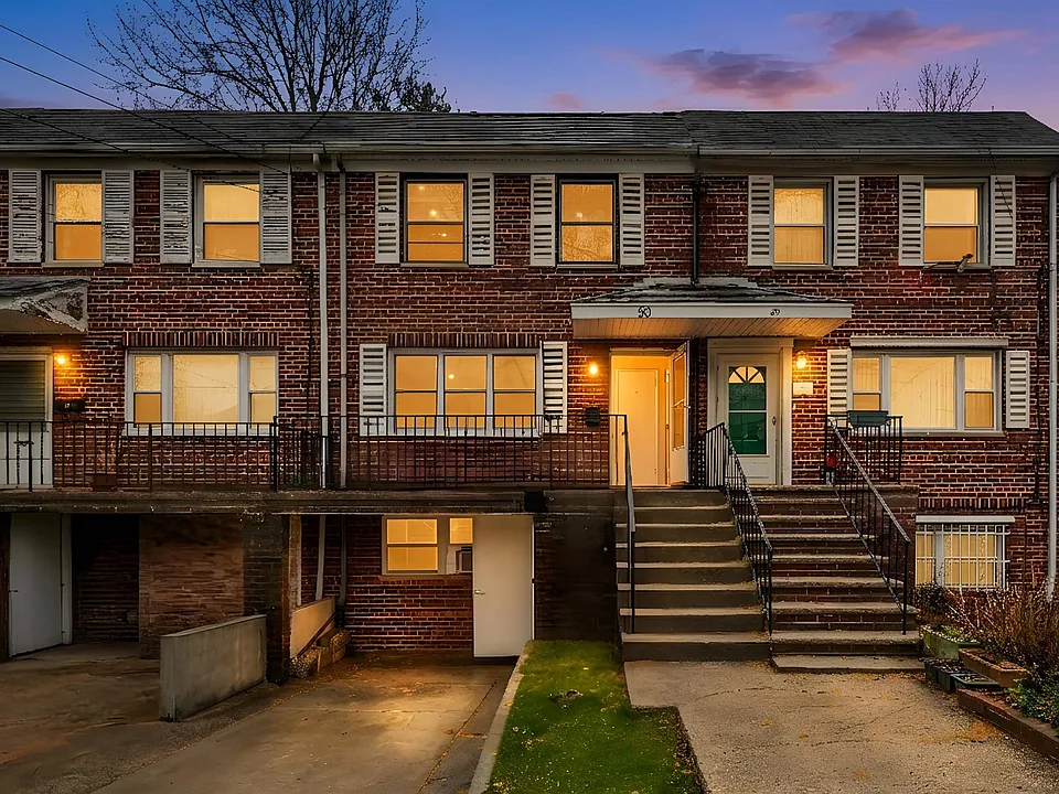 50 College St #1