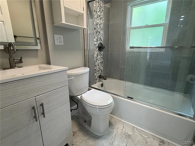 61 1/2 Downer St #61 — Photo 6