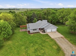 685 W Sanborn St, Parker, SD 57053