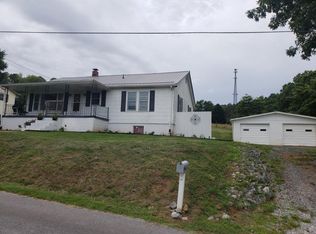 348 Chestnut St, Mount Carmel, TN 37645