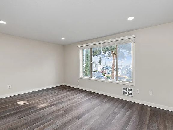 3rd image of 3618 Lombard Ave APT 102
