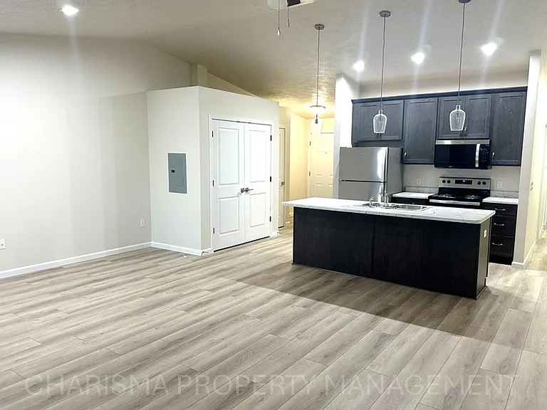 32nd Street Condominiums — Photo 18
