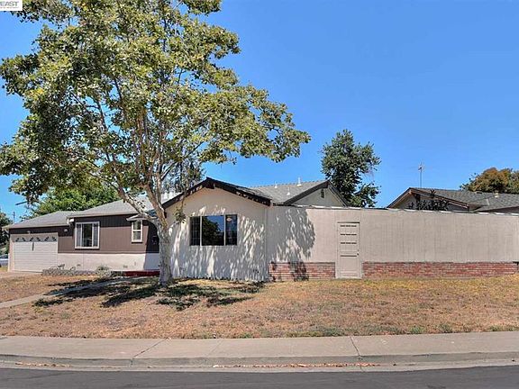 2nd image of 33128 Hemlock Dr