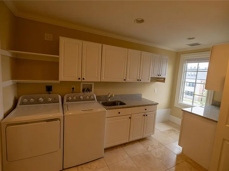 945 Westminster St #2 — Photo 33