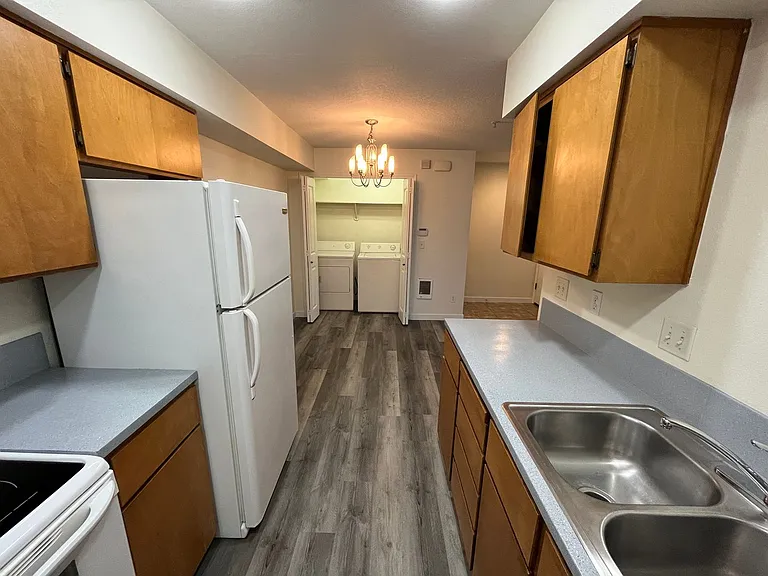 Rhine St. Apartments — Photo 2