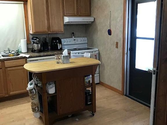 5th image of 403 East Ln