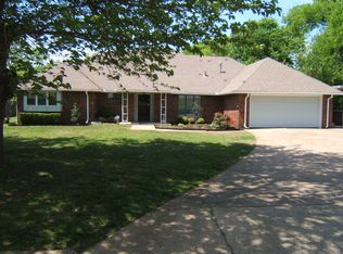 1517 Winding Creek Rd, Moore, OK 73160