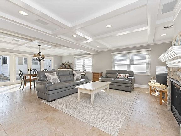 3rd image of 68 Dutchess Blvd