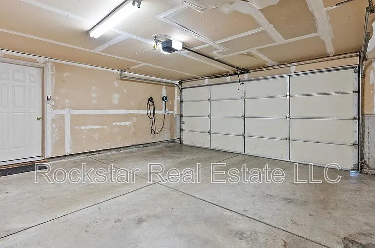 607 W Persimmon Ln — Photo 9
