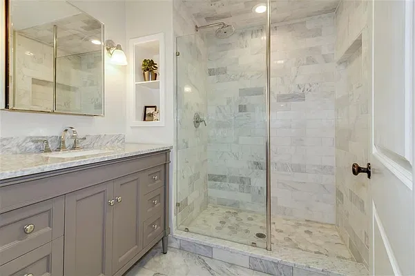 Sold by Nestseekers | media 12
